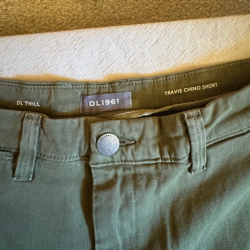 DL1961 Travis Chino Shorts in Forest Green - Picture 5 of 5